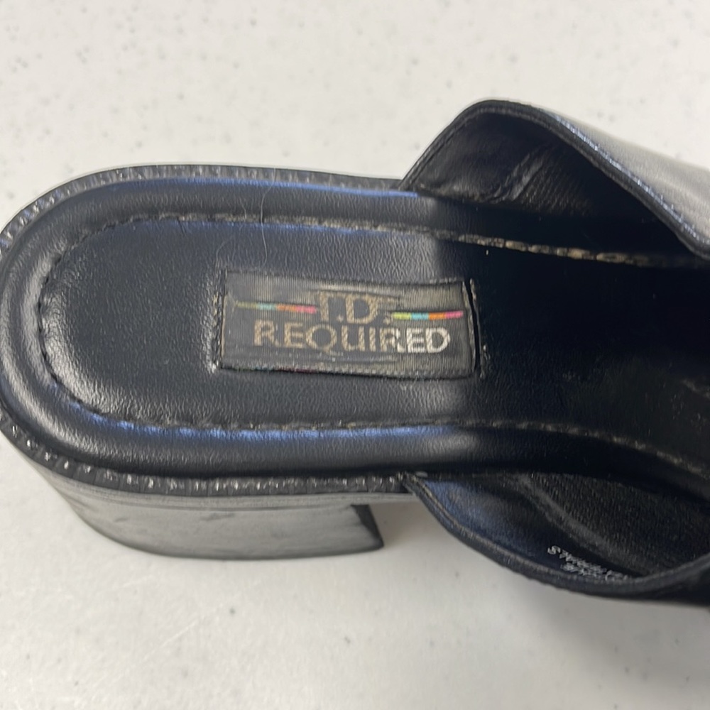 Women’s black clogs - Picture 3 of 5